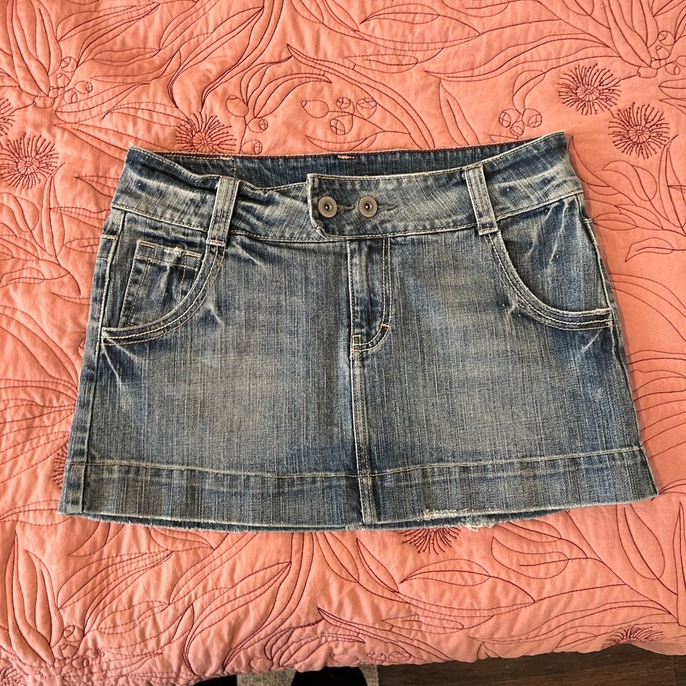 Small American eagle distressed denim mini skirt